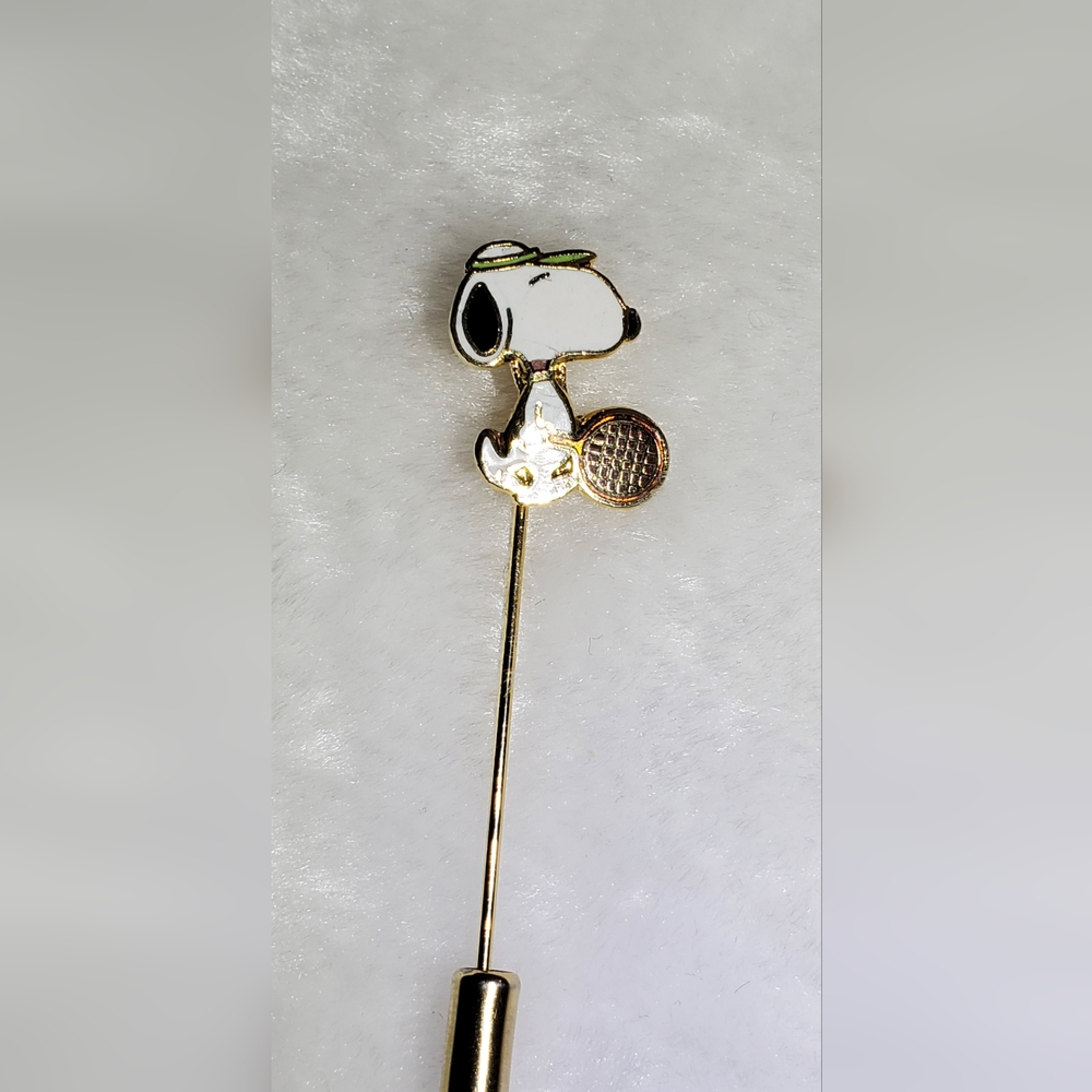 FREE Vtg. Snoopy Pin (Add it in your bundle)